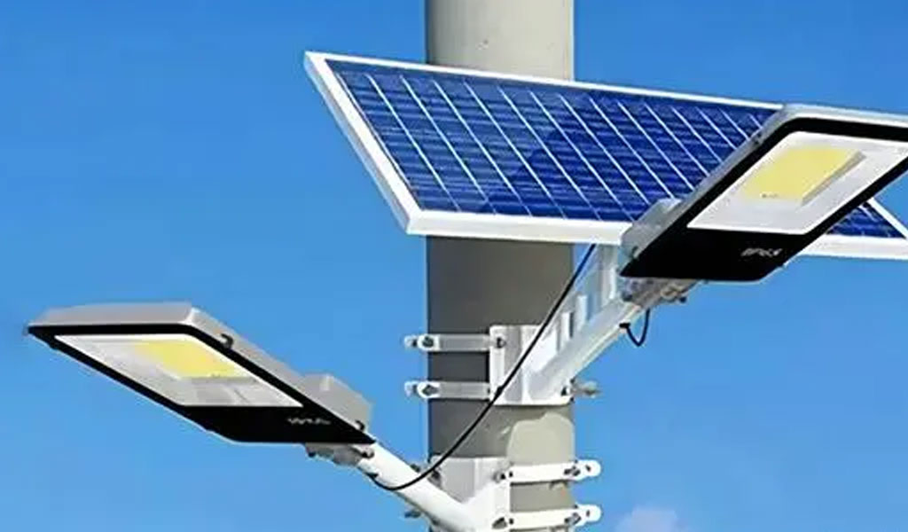 How to effectively extend the service life of solar street lights?