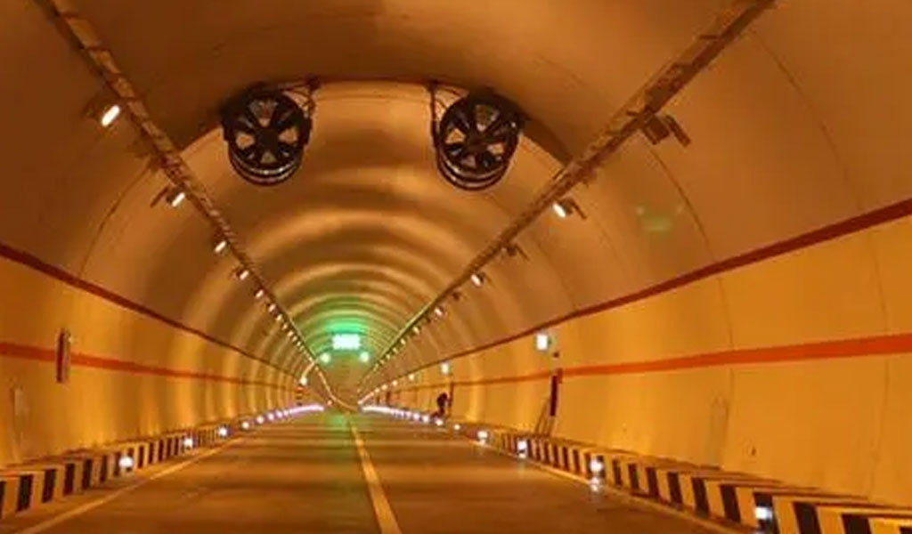 The relationship between the brightness and color temperature of tunnel lights